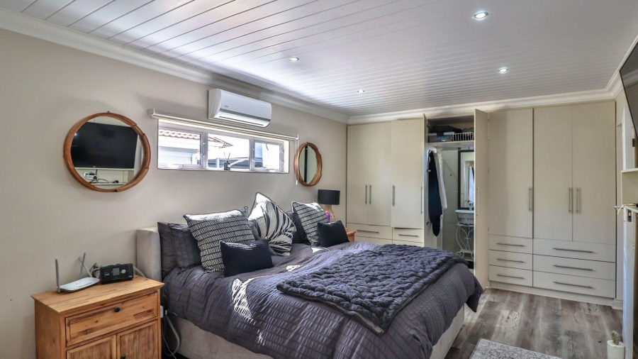 6 Bedroom Property for Sale in Heiderand Western Cape